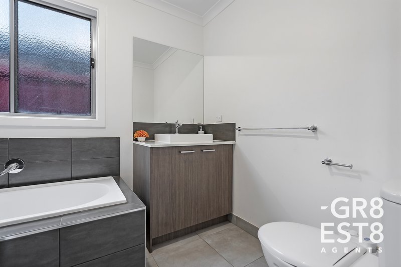 Photo - 14 Wilton Street, Cranbourne West VIC 3977 - Image 12