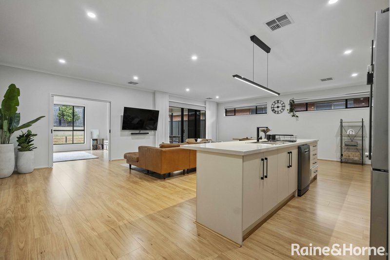 Photo - 14 Wind Row Avenue, Mount Barker SA 5251 - Image 11