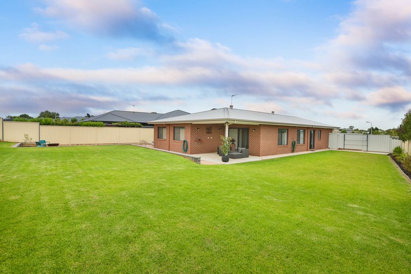 Photo - 14 Windsor Court, Irymple VIC 3498 - Image 16