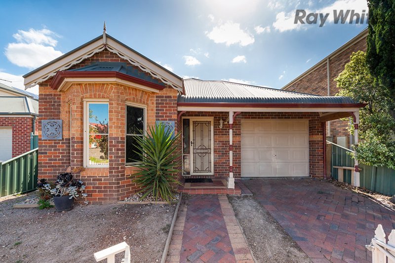 14 Windsor Gardens, Caroline Springs VIC 3023