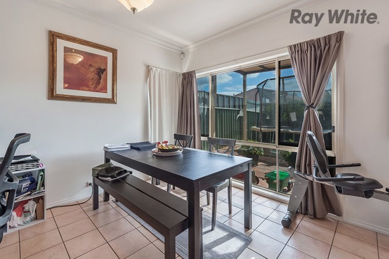 Photo - 14 Windsor Gardens, Caroline Springs VIC 3023 - Image 2