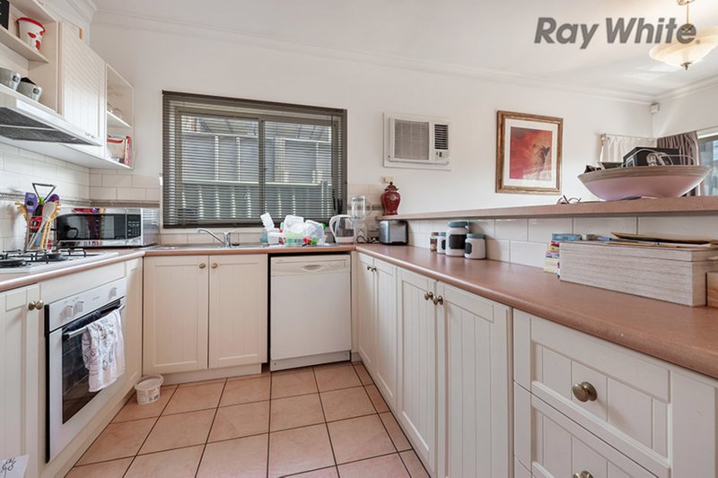 Photo - 14 Windsor Gardens, Caroline Springs VIC 3023 - Image 4