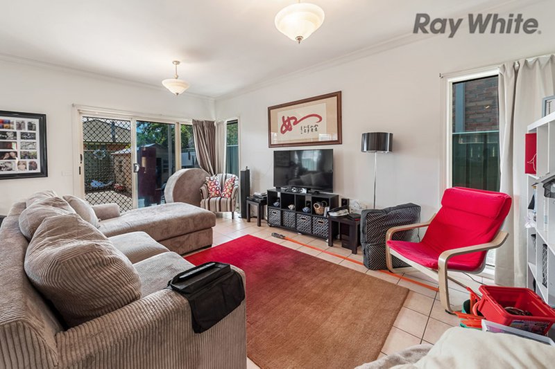 Photo - 14 Windsor Gardens, Caroline Springs VIC 3023 - Image 7