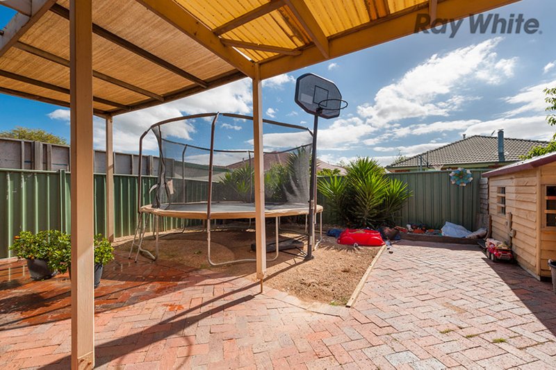 Photo - 14 Windsor Gardens, Caroline Springs VIC 3023 - Image 8