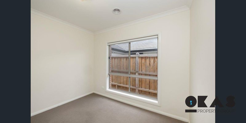 Photo - 14 Winjeel Avenue, Point Cook VIC 3030 - Image 8