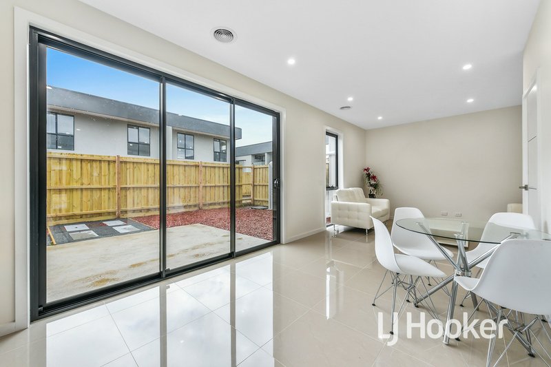 Photo - 14 Winter Lane, Carrum Downs VIC 3201 - Image 5