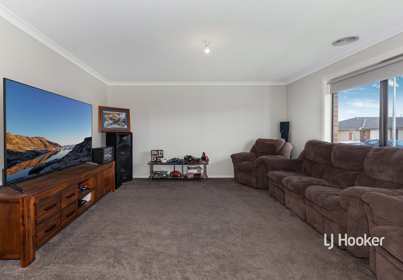 Photo - 14 Wispering Circuit, Kilmore VIC 3764 - Image 2