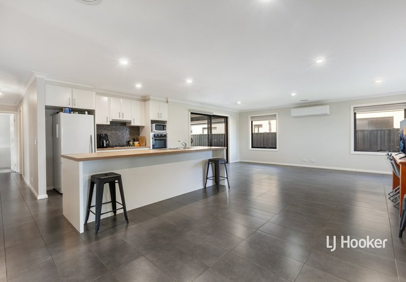 Photo - 14 Wispering Circuit, Kilmore VIC 3764 - Image 4