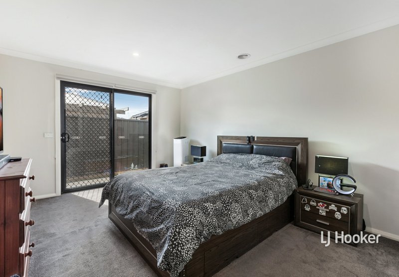 Photo - 14 Wispering Circuit, Kilmore VIC 3764 - Image 6