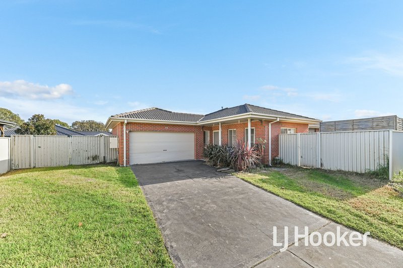 Photo - 14 Wonboyn Close, Pakenham VIC 3810 - Image 2