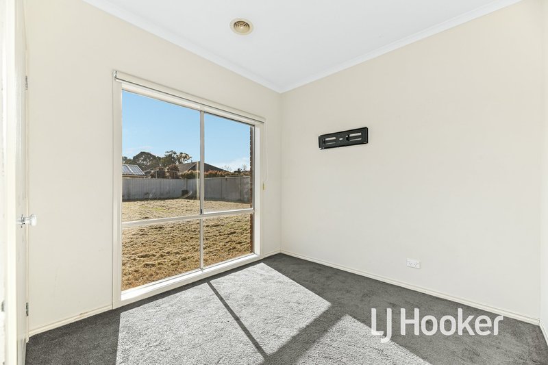 Photo - 14 Wonboyn Close, Pakenham VIC 3810 - Image 13