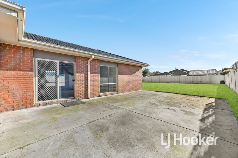 Photo - 14 Wonboyn Close, Pakenham VIC 3810 - Image 15