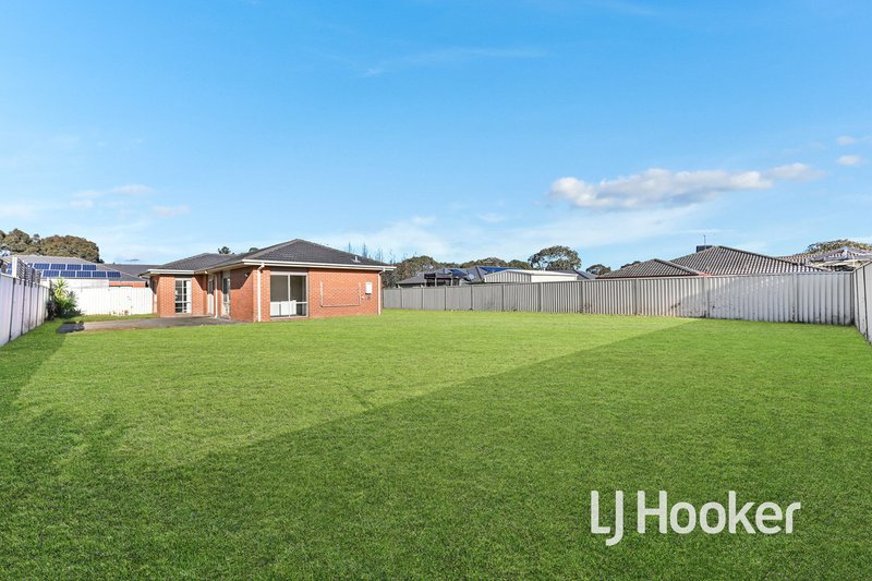 Photo - 14 Wonboyn Close, Pakenham VIC 3810 - Image 16