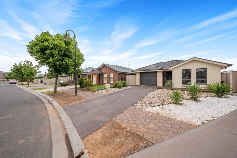 Photo - 14 Wood Street, Parafield Gardens SA 5107 - Image 4