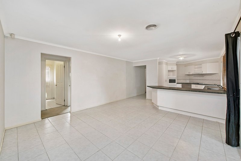 Photo - 14 Woodbridge Place, Burnside VIC 3023 - Image 5