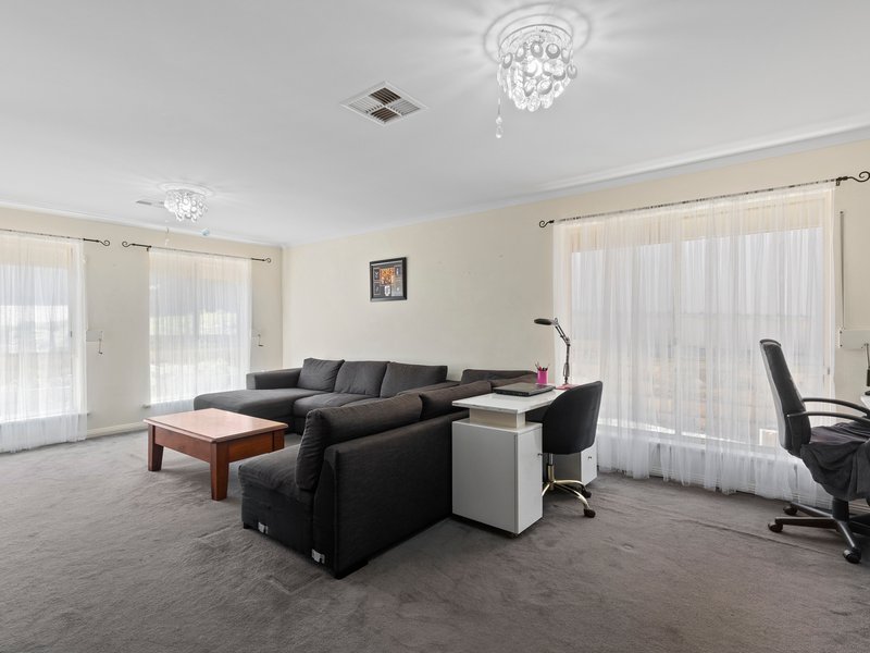 Photo - 14 Worthing Drive, Sheidow Park SA 5158 - Image 4