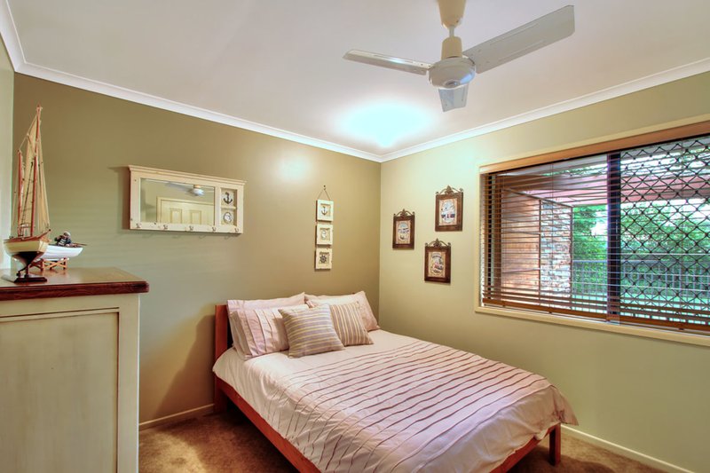 Photo - 14 Wyclif Ave , Springwood QLD 4127 - Image 5