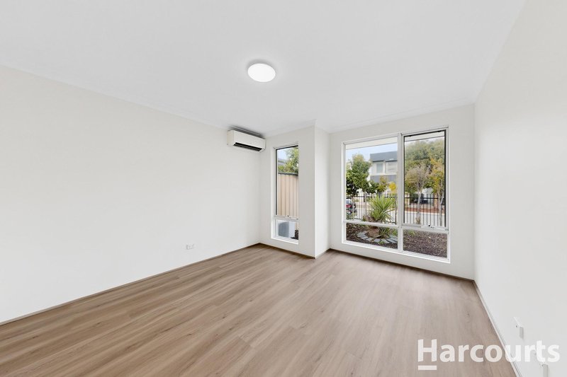 Photo - 14 Wyperfeld Street, Yanchep WA 6035 - Image 4