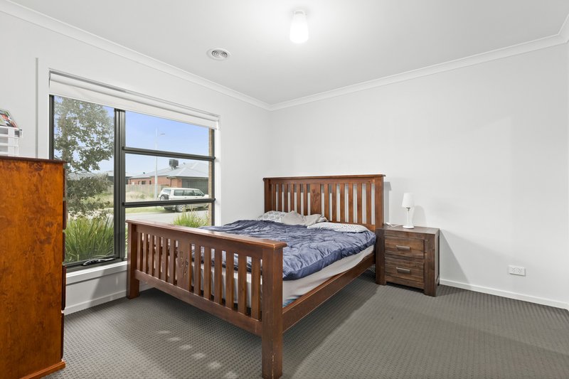 Photo - 14 Yaleri Rise, Werribee VIC 3030 - Image 2