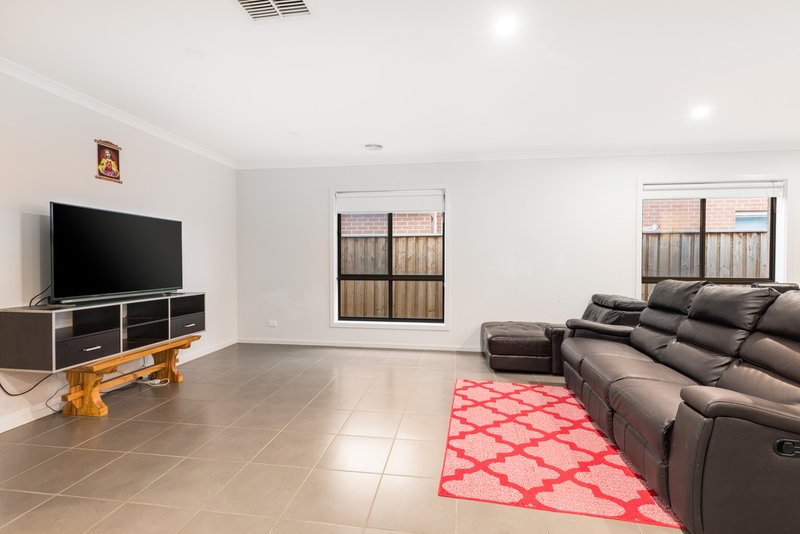 Photo - 14 Yaleri Rise, Werribee VIC 3030 - Image 4