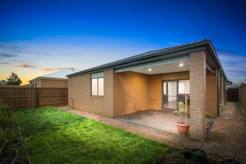 Photo - 14 Yaleri Rise, Werribee VIC 3030 - Image 12