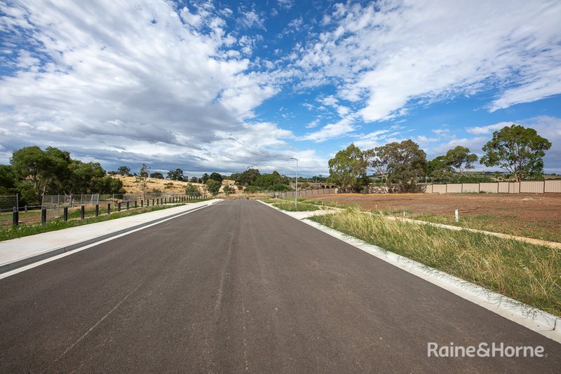 Photo - 14 Yirrangan Road, Sunbury VIC 3429 - Image 4