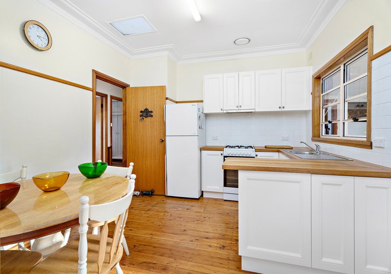 Photo - 14 Yorkshire Road, Dapto NSW 2530 - Image 3