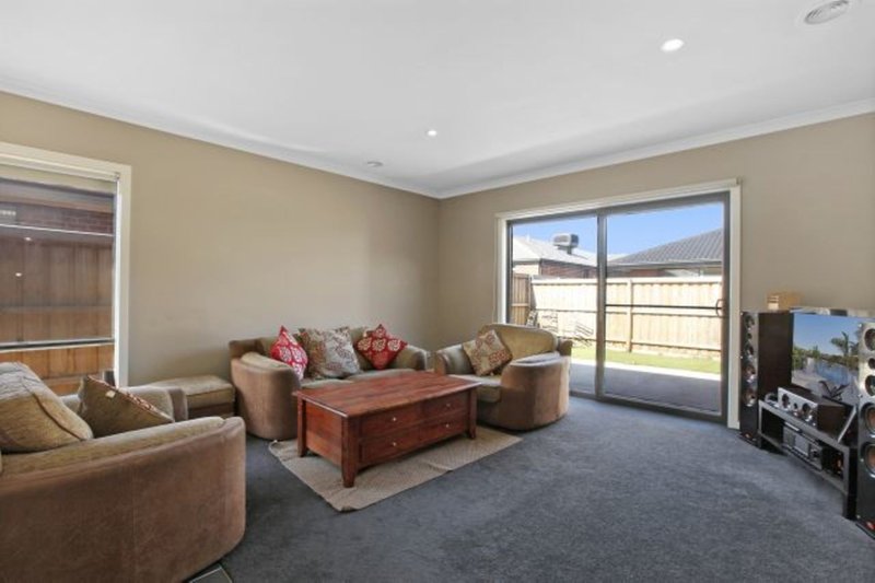 Photo - 14 Zaika Close, Lalor VIC 3075 - Image 2