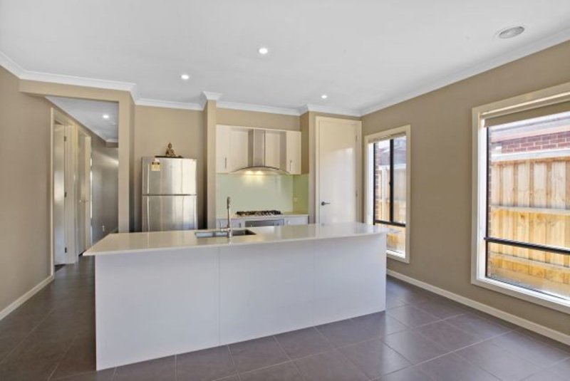 Photo - 14 Zaika Close, Lalor VIC 3075 - Image 3