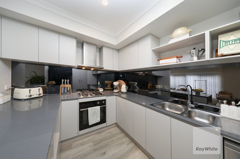 Photo - 14 Zenith Walk, Greenvale VIC 3059 - Image 4