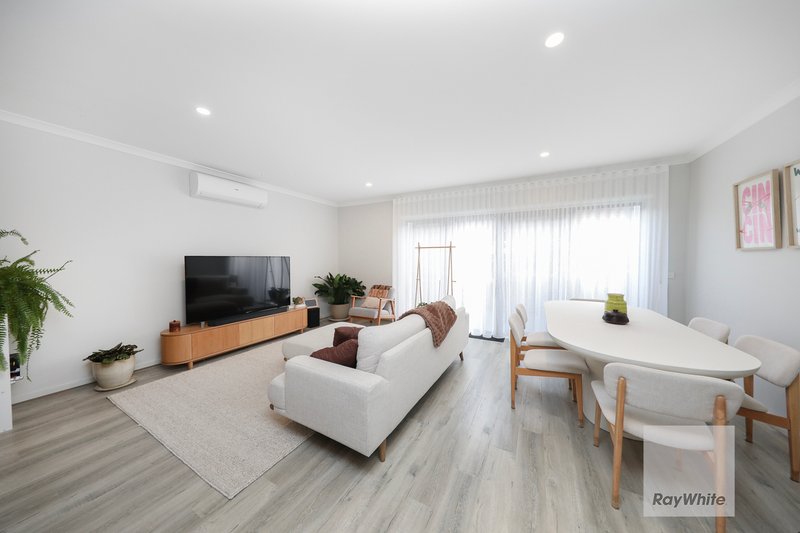 Photo - 14 Zenith Walk, Greenvale VIC 3059 - Image 8
