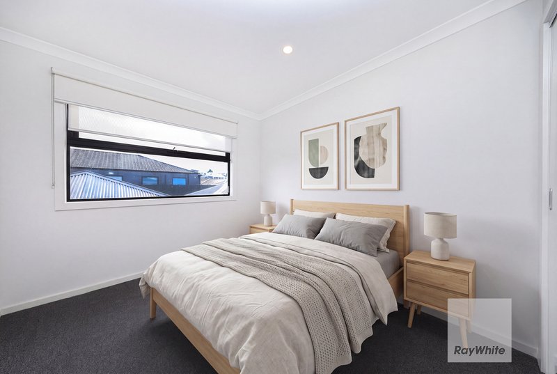 Photo - 14 Zenith Walk, Greenvale VIC 3059 - Image 9