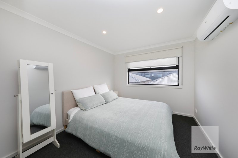 Photo - 14 Zenith Walk, Greenvale VIC 3059 - Image 12