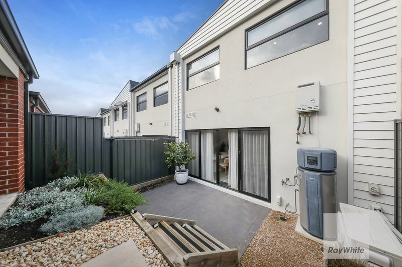 Photo - 14 Zenith Walk, Greenvale VIC 3059 - Image 16