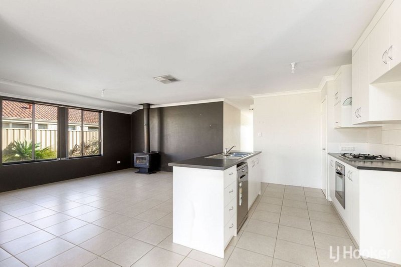 Photo - 140 Braidwood Drive, Australind WA 6233 - Image 4