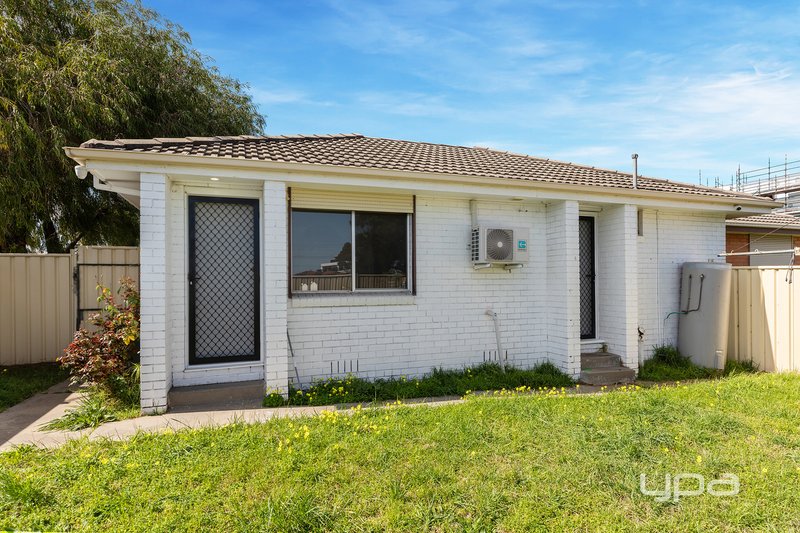 1/40 East Esplanade, St Albans VIC 3021