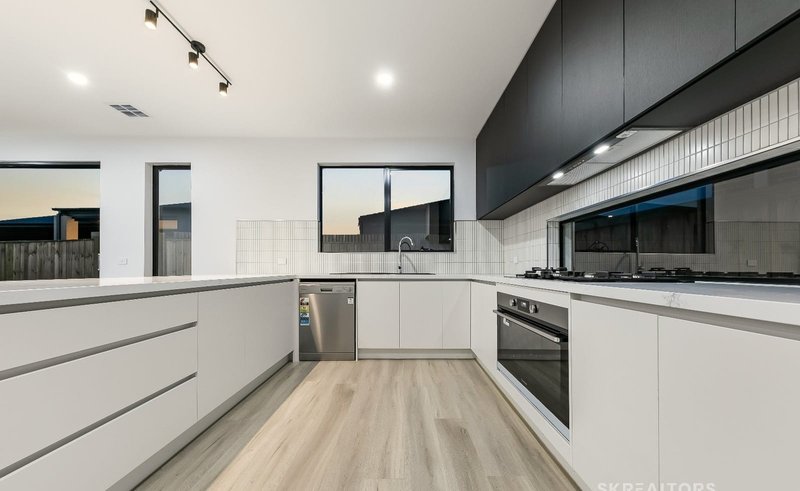 Photo - 140 Golf Links Drive, Beveridge VIC 3753 - Image 3