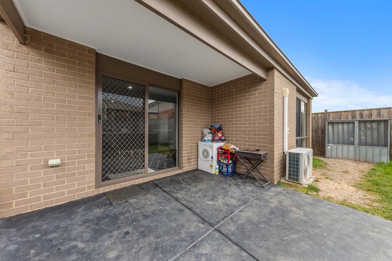 Photo - 140 Henry Road, Pakenham VIC 3810 - Image 12