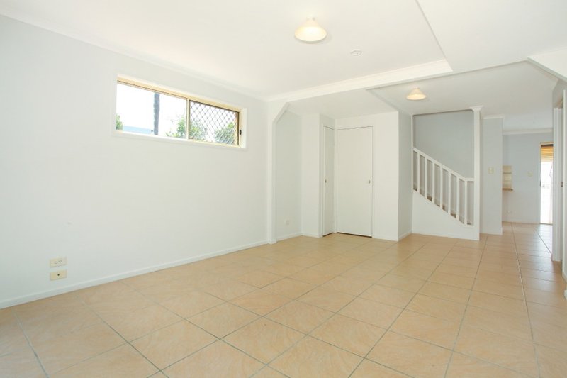 Photo - 1/40 Margaret Street, Southport QLD 4215 - Image 3