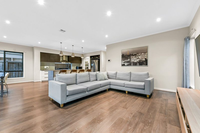 Photo - 140 Stanley Road, Keysborough VIC 3173 - Image 3