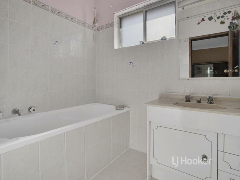 Photo - 140 Tallyan Point Road, Basin View NSW 2540 - Image 10