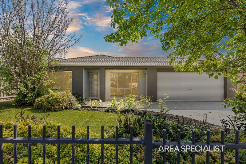 Photo - 140 Webster Way, Pakenham VIC 3810 - Image 3