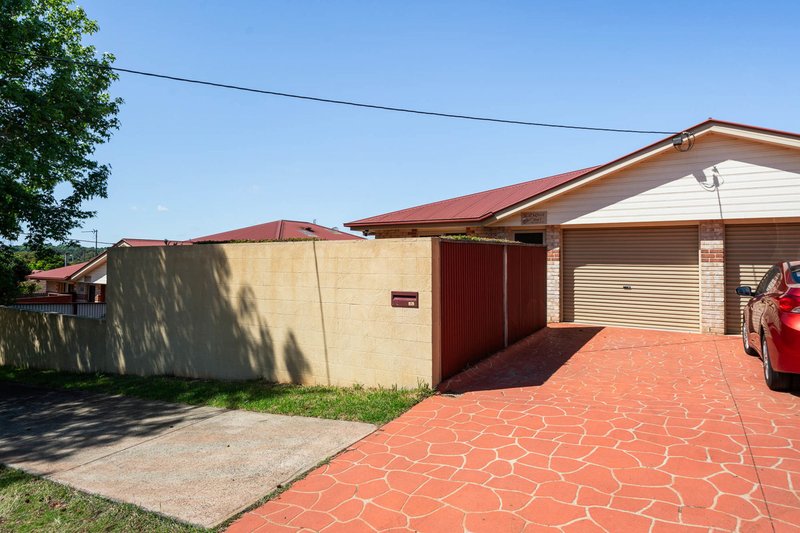 Photo - 1/402 Alderley Street, Kearneys Spring QLD 4350 - Image 1