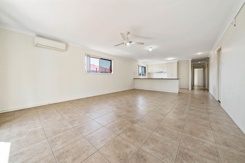 Photo - 1/402 Alderley Street, Kearneys Spring QLD 4350 - Image 6