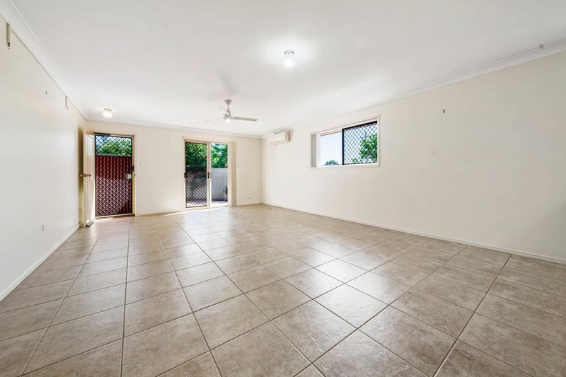 Photo - 1/402 Alderley Street, Kearneys Spring QLD 4350 - Image 7