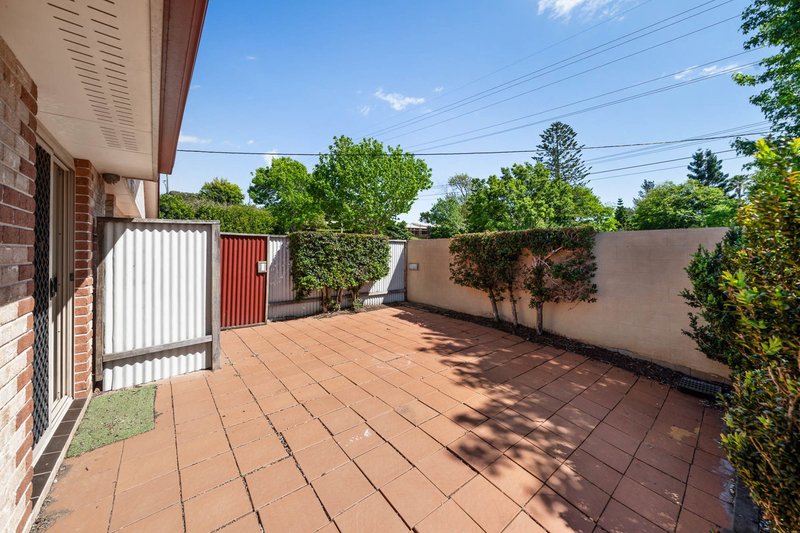 Photo - 1/402 Alderley Street, Kearneys Spring QLD 4350 - Image 17