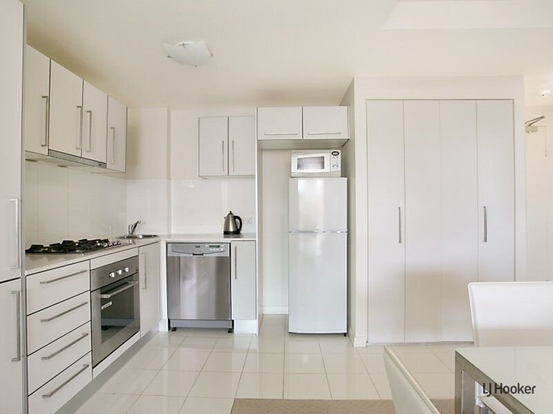 Photo - 1402/10 Fifth Avenue, Palm Beach QLD 4221 - Image 2