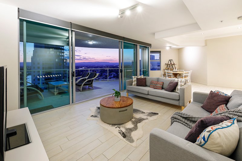 Photo - 1402/18 Fern Street, Surfers Paradise QLD 4217 - Image 2