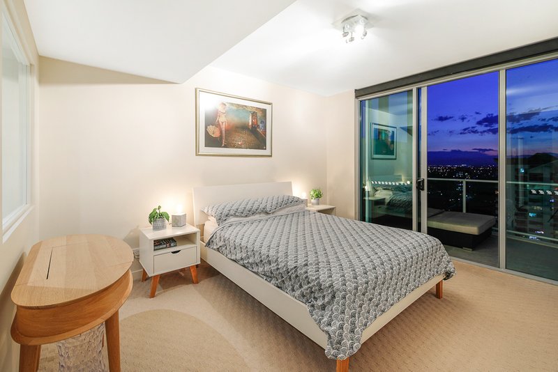 Photo - 1402/18 Fern Street, Surfers Paradise QLD 4217 - Image 14