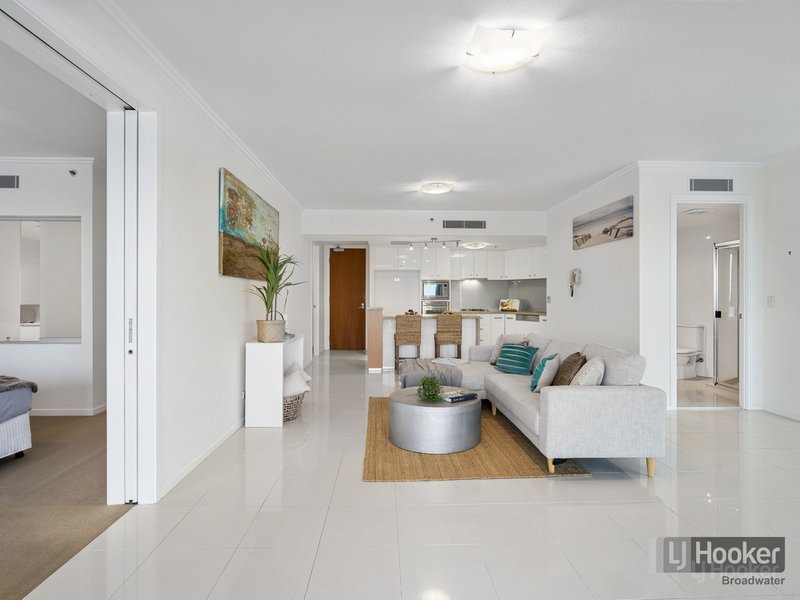 Photo - 1402/300 Marine Parade, Labrador QLD 4215 - Image 17